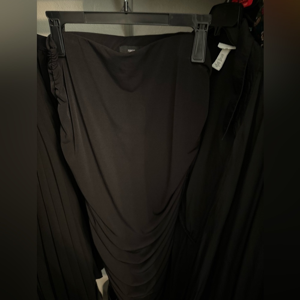 Midi ruched back skirt